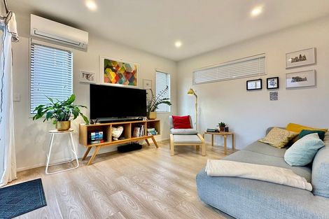 Photo of property in 1/4 Edgerton Road, Te Atatu Peninsula, Auckland, 0610