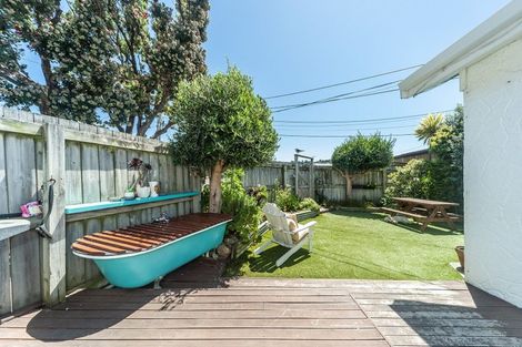Photo of property in 83 Apu Crescent, Lyall Bay, Wellington, 6022