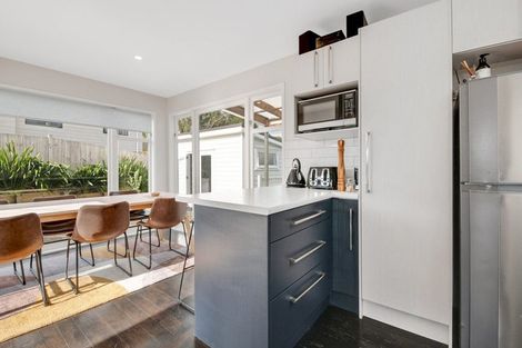 Photo of property in 16 St James Avenue, Helensville, 0800