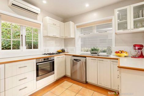 Photo of property in 32 Raroa Road, Kelburn, Wellington, 6012