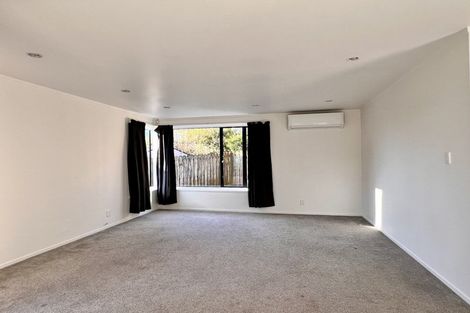 Photo of property in 8a Eske Place, Highland Park, Auckland, 2010