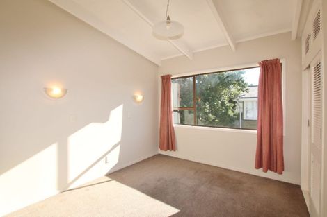 Photo of property in 15 Stephen Avenue, Henderson, Auckland, 0610