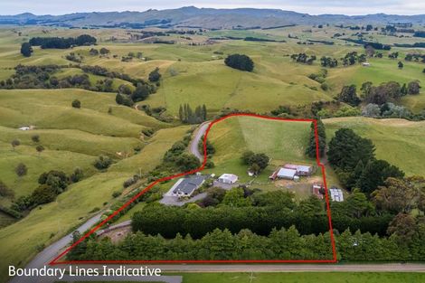 Photo of property in 22 Tiratu Road, Dannevirke, 4976