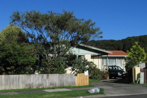 Photo of property in 17 Kumeroa Grove, Wainuiomata, Lower Hutt, 5014