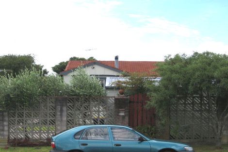 Photo of property in 1/9 Cresta Avenue, Beach Haven, Auckland, 0626