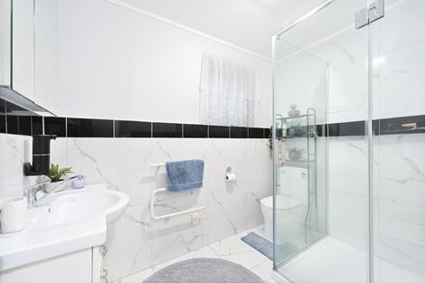 Photo of property in 69 Kemp Road, Massey, Auckland, 0614