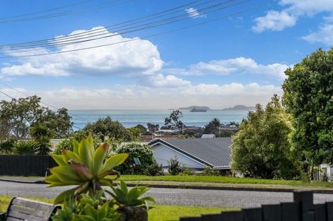 Photo of property in 1/35 Arran Road, Browns Bay, Auckland, 0630