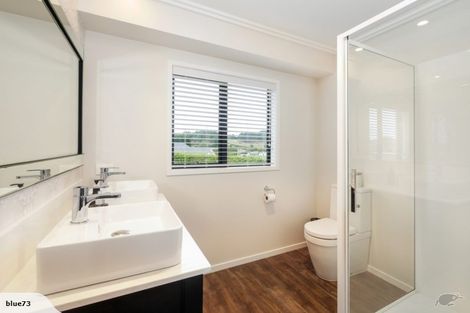 Photo of property in 24 Medhurst Road North, Bombay, 2675