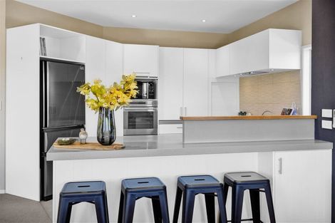 Photo of property in 10 Sampson Avenue, Waiwhakaiho, New Plymouth, 4312