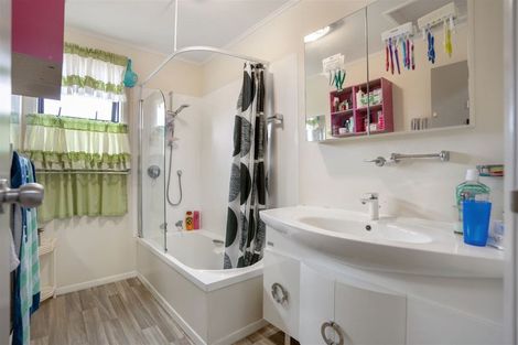 Photo of property in 54 Valiant Street, Mangere, Auckland, 2022