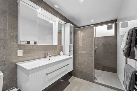 Photo of property in 2/8 Beach Road, Castor Bay, Auckland, 0620