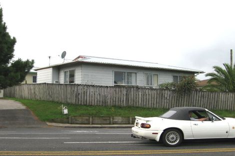 Photo of property in 1/368 Triangle Road, Henderson, Auckland, 0610