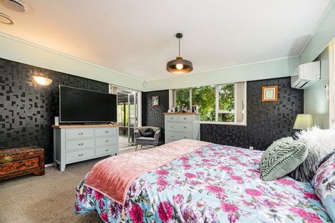 Photo of property in 51 Onedin Place, Titirangi, Auckland, 0604