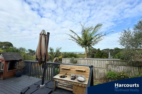 Photo of property in 20 Edgerton Road, Te Atatu Peninsula, Auckland, 0610