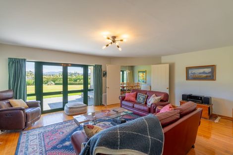 Photo of property in 132 Round Hill Road, Loburn, 7472