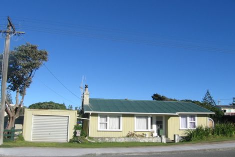 Photo of property in 3 Koromiko Street, Otaki Beach, Otaki, 5512