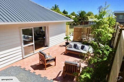 Photo of property in 6 Sheehan Road, Te Atatu South, Auckland, 0610