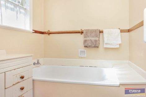 Photo of property in 11 Robert Burke Place, Henderson, Auckland, 0612