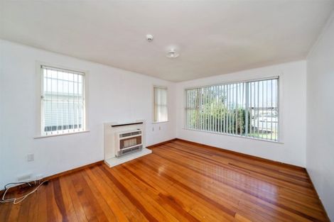 Photo of property in 5 Charles Major Place, Hawera, 4610