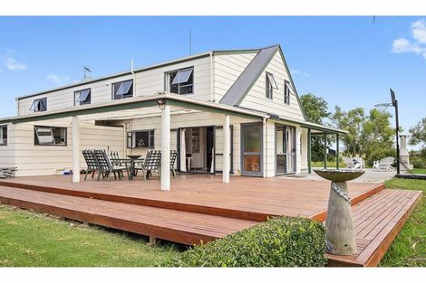 Photo of property in 42 Codlin Road, Waiuku, 2683