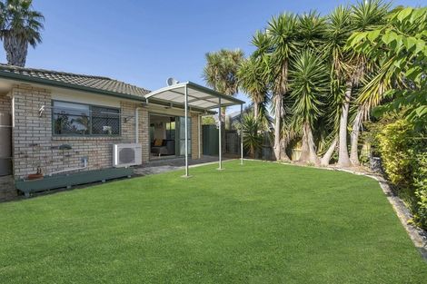 Photo of property in 16 Castlehill Court, Wattle Downs, Auckland, 2103