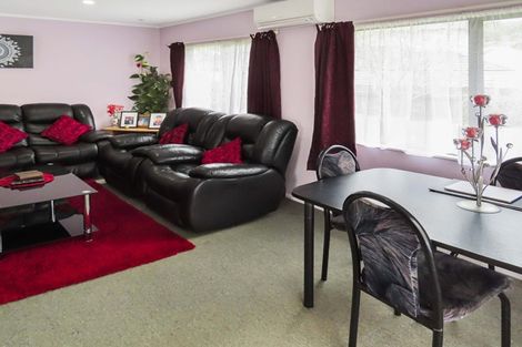 Photo of property in 2/3 Opurere Grove, Tirohanga, Lower Hutt, 5010