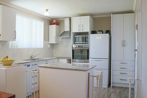 Photo of property in 20 Tawhara Place, Edgecumbe, 3120