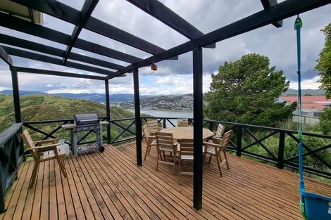 Photo of property in 4 Crown Hill, Titahi Bay, Porirua, 5022