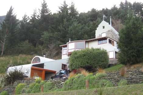 Photo of property in 17 Mckerrow Place, Sunshine Bay, Queenstown, 9300