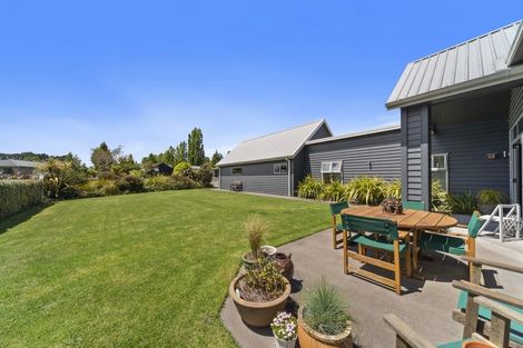 Photo of property in 2 Seagers Close, Kinloch, Taupo, 3377