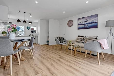 Photo of property in 1/11 Alston Avenue, Kelston, Auckland, 0602