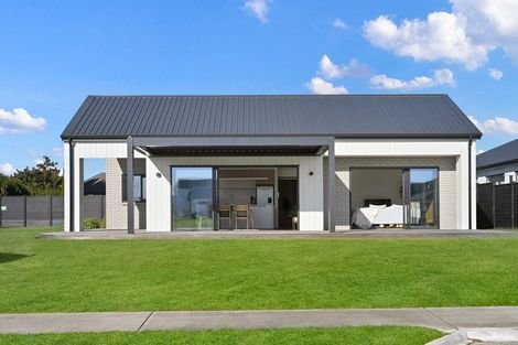 Photo of property in 9 Rose Leigh Drive, Cambridge, 3434
