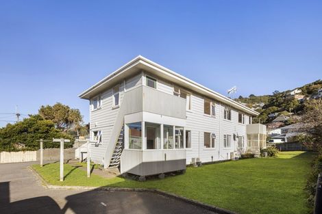 Photo of property in 7/139 Queens Drive, Lyall Bay, Wellington, 6022
