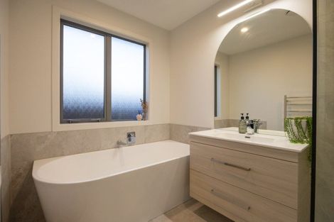 Photo of property in 2 Seddon Street, Takaro, Palmerston North, 4412