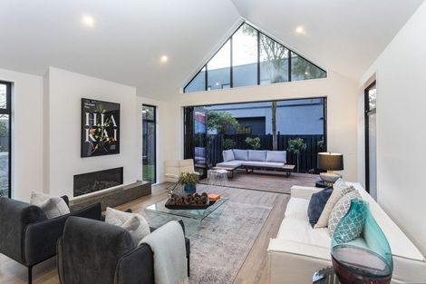 Photo of property in 112 Paparoa Street, Papanui, Christchurch, 8053