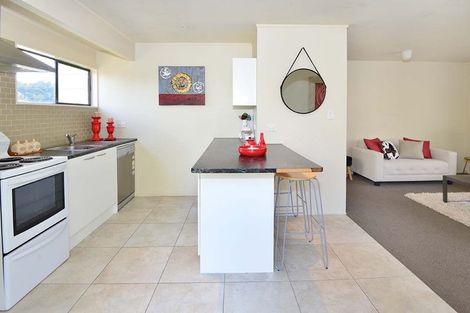 Photo of property in 2/123 Lynn Road, Bayview, Auckland, 0629