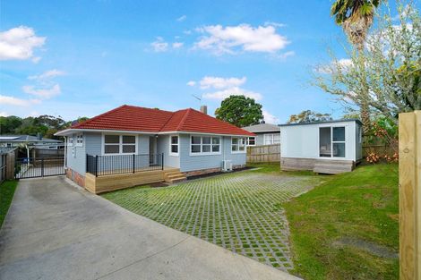 Photo of property in 6 Cajero Place, Green Bay, Auckland, 0604