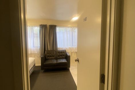 Photo of property in 8d Schnapper Rock Road, Schnapper Rock, Auckland, 0632