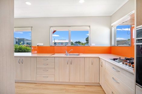 Photo of property in 10 Taonui Street, Waitarere Beach, Levin, 5510