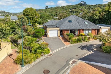 Photo of property in 10 Futuna Close, Karori, Wellington, 6012