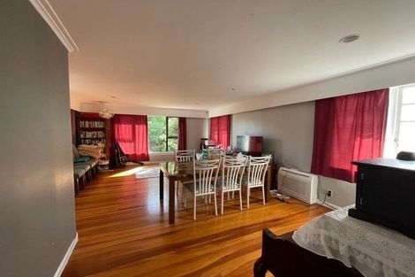Photo of property in 23 Tobruk Crescent, Milford, Auckland, 0620