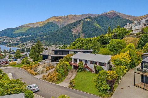 Photo of property in 12 Wakatipu Heights, Queenstown, 9300