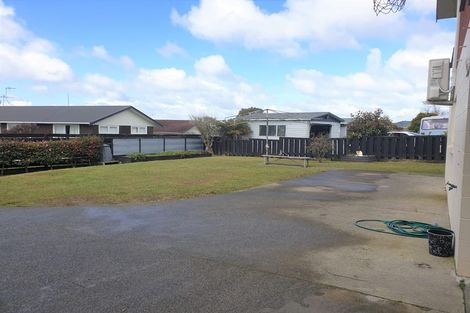 Photo of property in 17 Hepburn Road, Glendene, Auckland, 0602