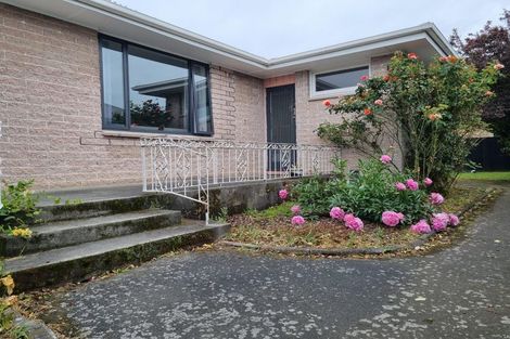 Photo of property in 135 Avonhead Road, Avonhead, Christchurch, 8042