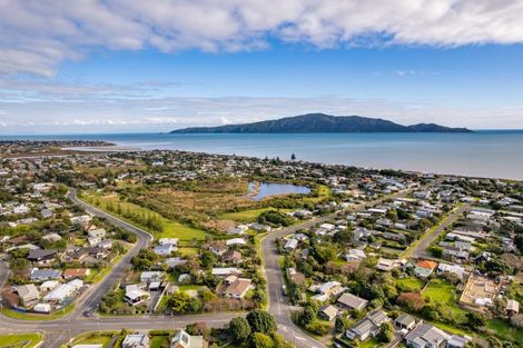 Photo of property in 47 Waimea Road, Waikanae Beach, Waikanae, 5036