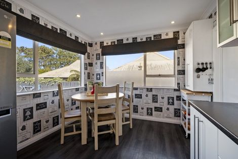 Photo of property in 2 Palliser Place, Milson, Palmerston North, 4414