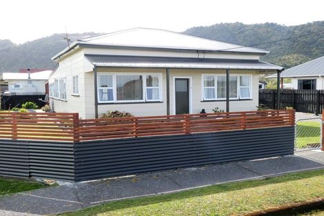 Photo of property in 11 Fox Street, Cobden, Greymouth, 7802