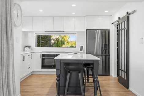 Photo of property in 253 Devonport Road, Tauranga, 3110