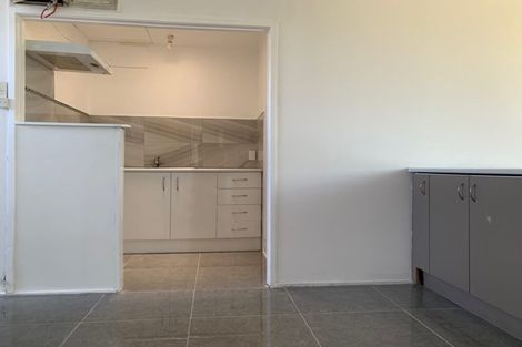 Photo of property in 9/80 Bruce Mclaren Road, Henderson, Auckland, 0612