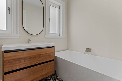 Photo of property in 156 Hackthorne Road, Cashmere, Christchurch, 8022